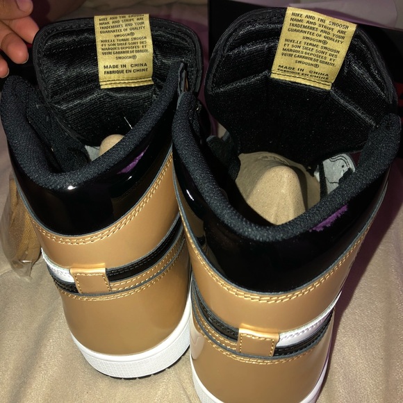 ✨SOLD ✨ Air Jordan retro 1 og gold toe - Picture 7 of 7